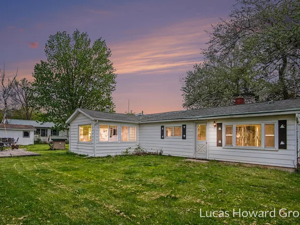 10041 Neil Dr, Six Lakes, MI 48886