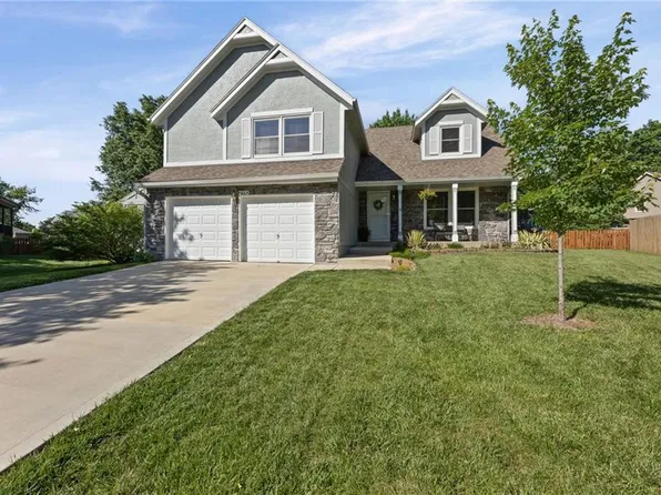 2110 S Halleys Ct, Olathe, KS 66062