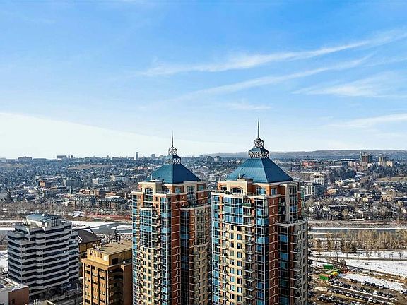 2nd image of 910 S 5th Ave SW #1402