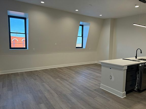 5th image of 106 E Erie St #3D