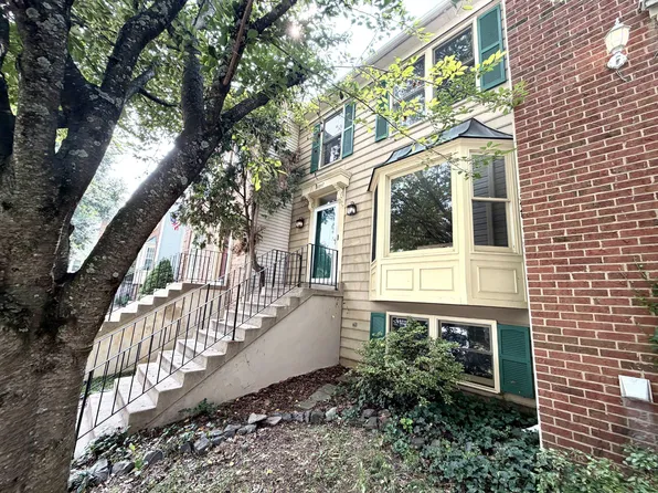 13847 Wakley Ct, Centreville, VA 20121
