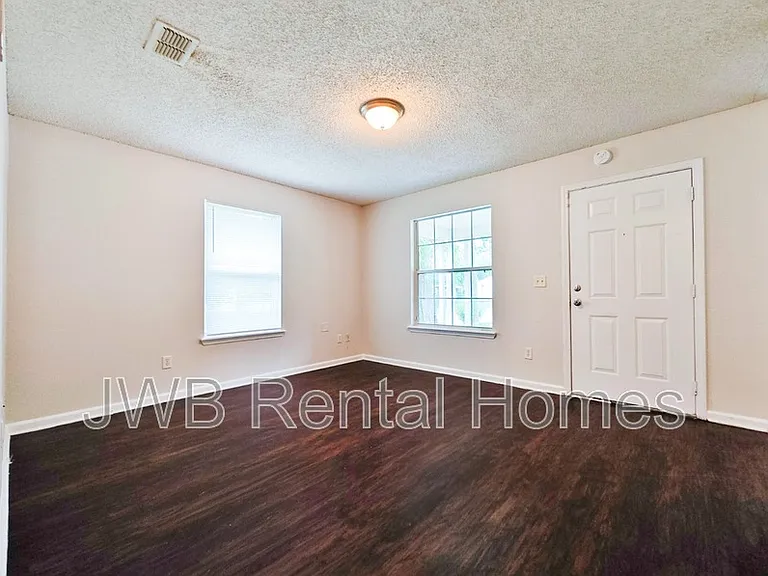 1596 W 30th St — Photo 6