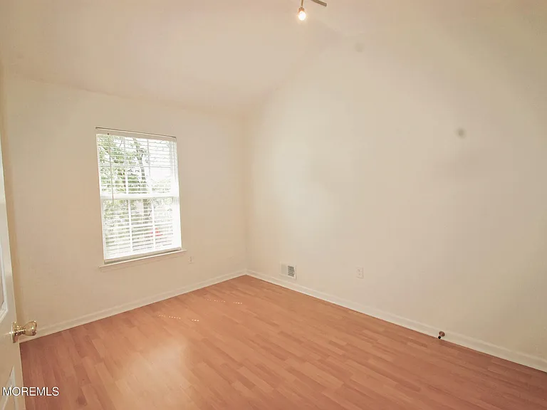 574 Beachway Ave #7 — Photo 18