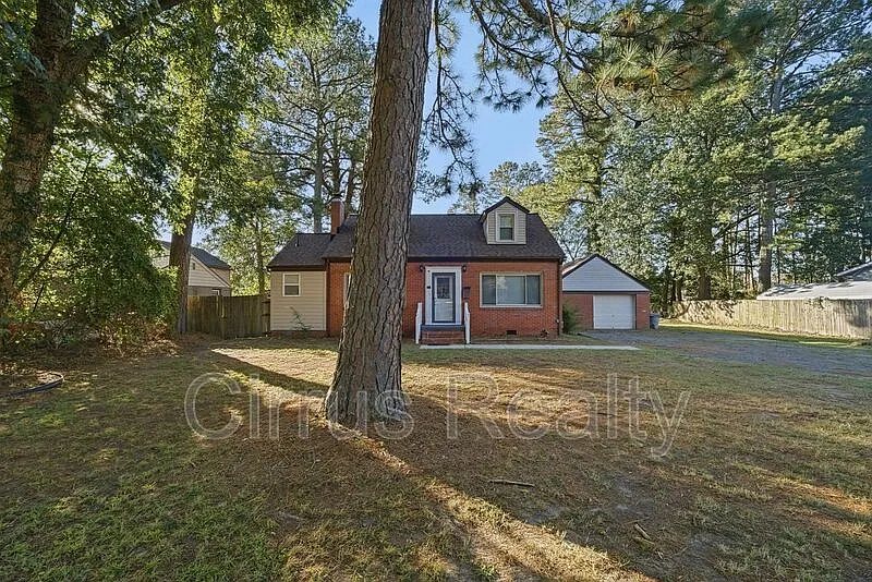 4 bed, 2.0 bath, 1444 sqft, $1,950 — Photo 2