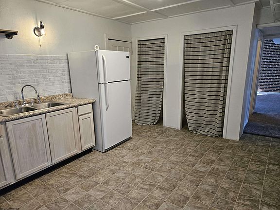 3rd image of 27 Beech Ave