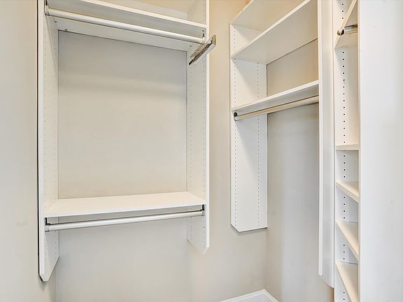 2nd image of 324 Carlyle Park Dr #1