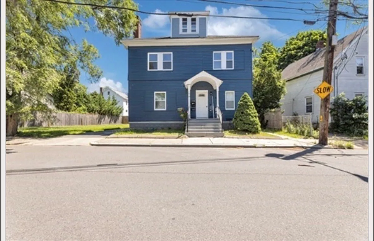3 bed, 2.0 bath, 1349 sqft, $3,850 — Photo 1