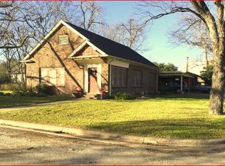 206 E 9th St, Cameron, TX 76520