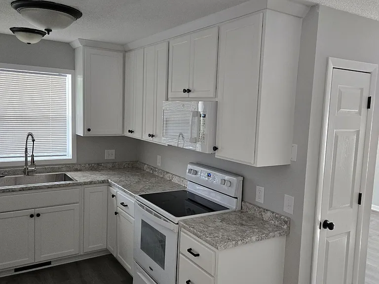750 Franklin St — Photo 6