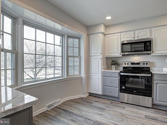 4th image of 3086 Covington St