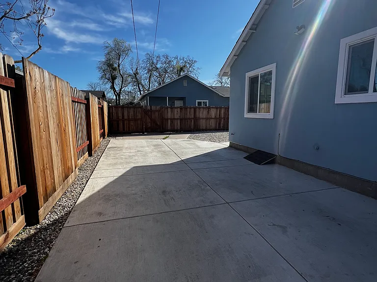 3165 Linden St — Photo 7
