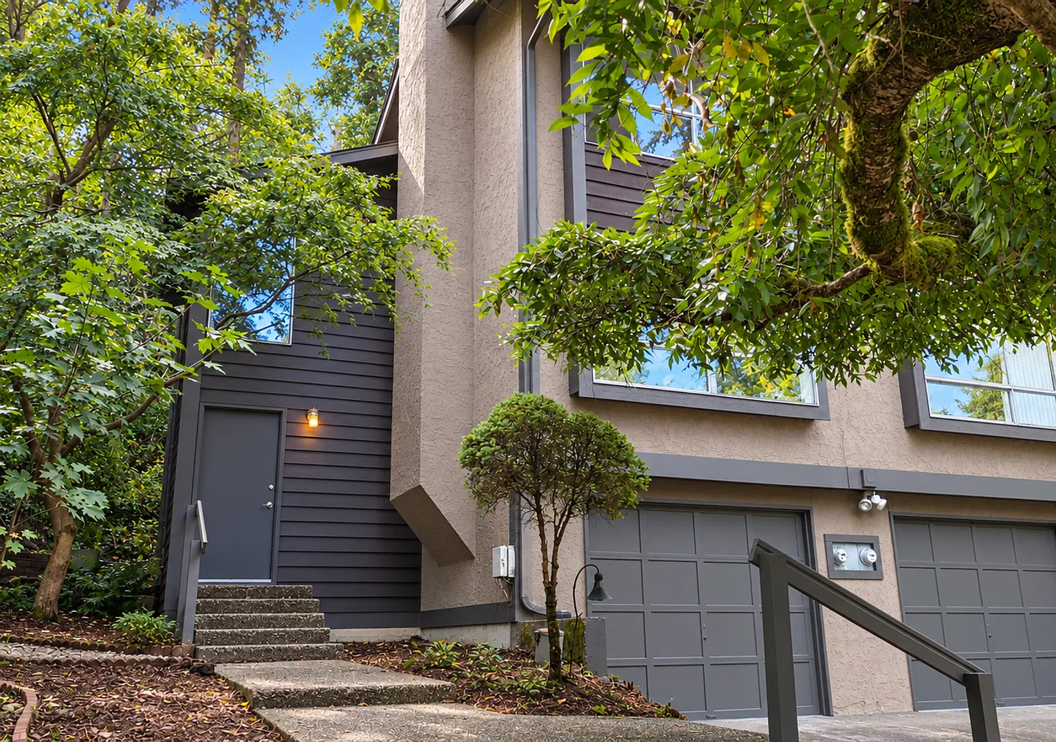 Remodeled Modern Townhome Near Downtown Edmonds- Yost Park — Photo 2