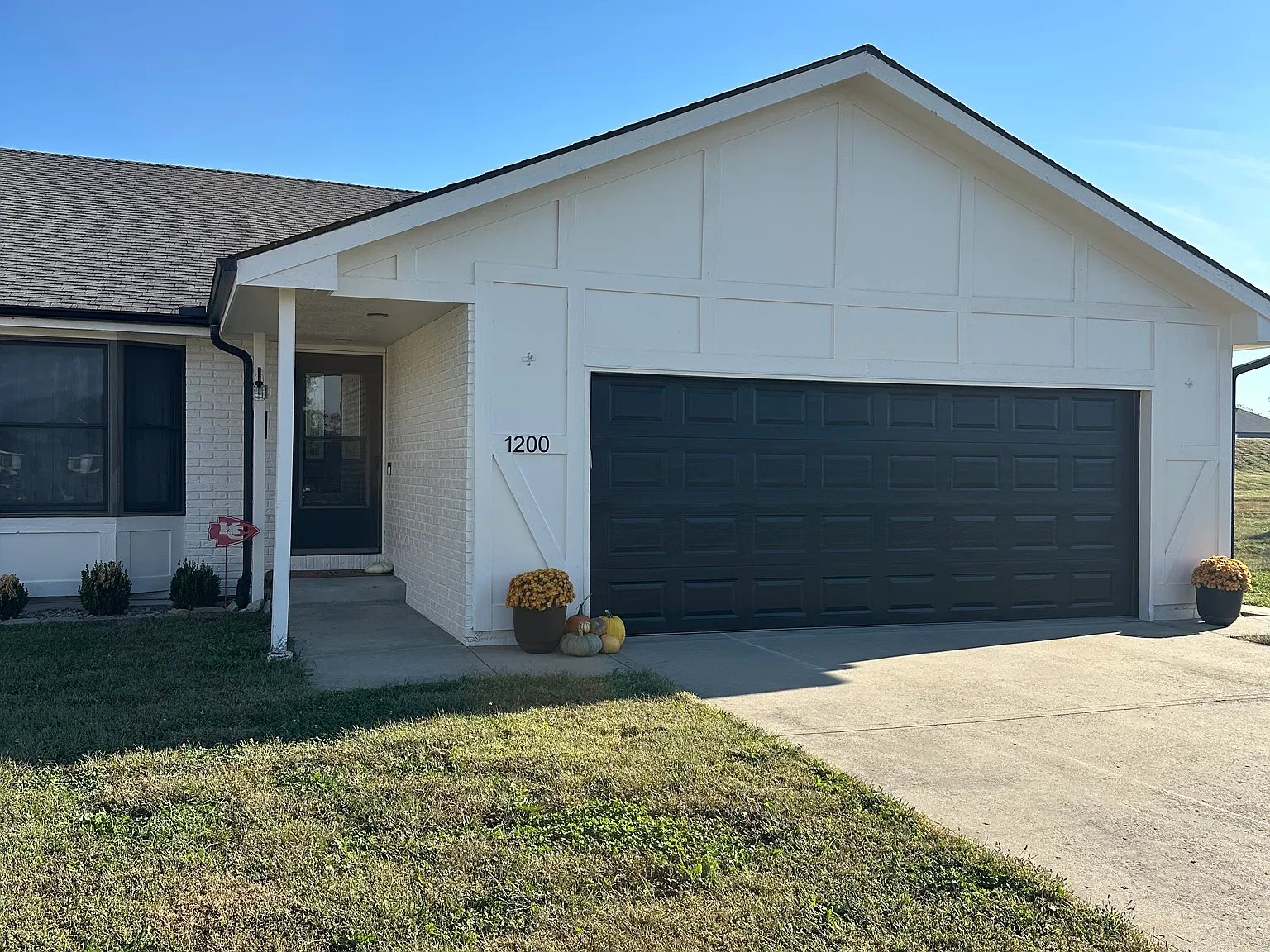 3 bed, 2079 sqft, $2,200 — Photo 1