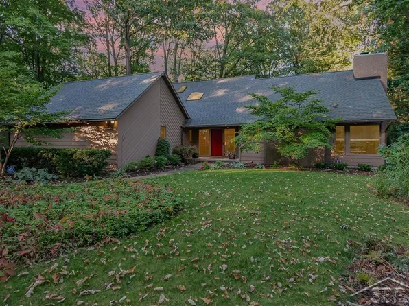4508 Moorland Dr, Midland, MI 48640