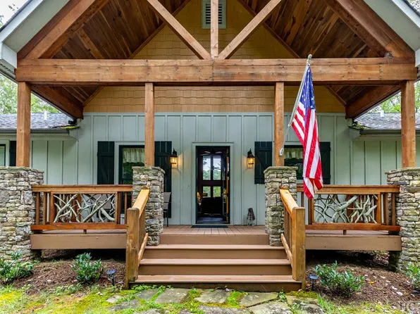 752 Found Forest Road, Cashiers, NC 28717