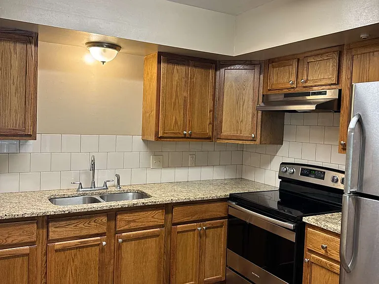 601 E Maryland Ave #208208 — Photo 2