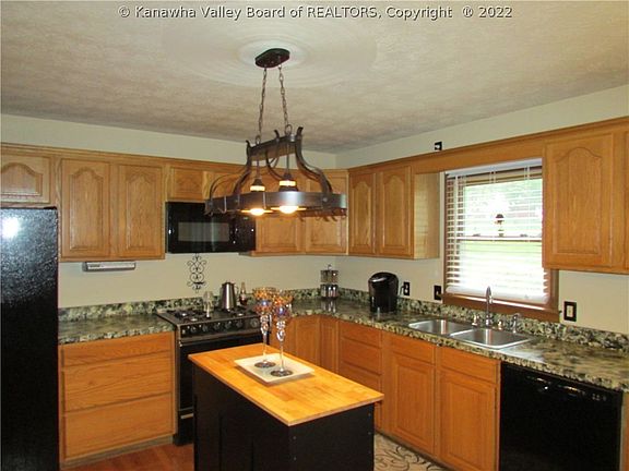 3rd image of 26 Kinwood Dr