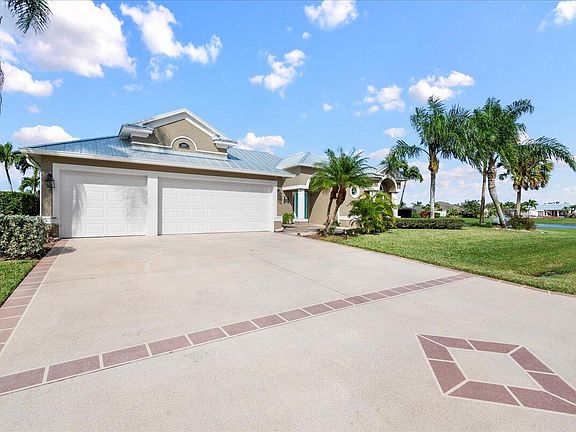 3rd image of 2604 Palm Lakes Avenue