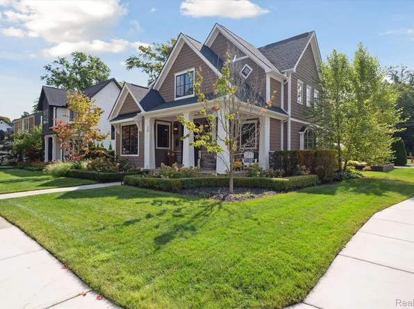 300 Terry Ave, Rochester, MI 48307