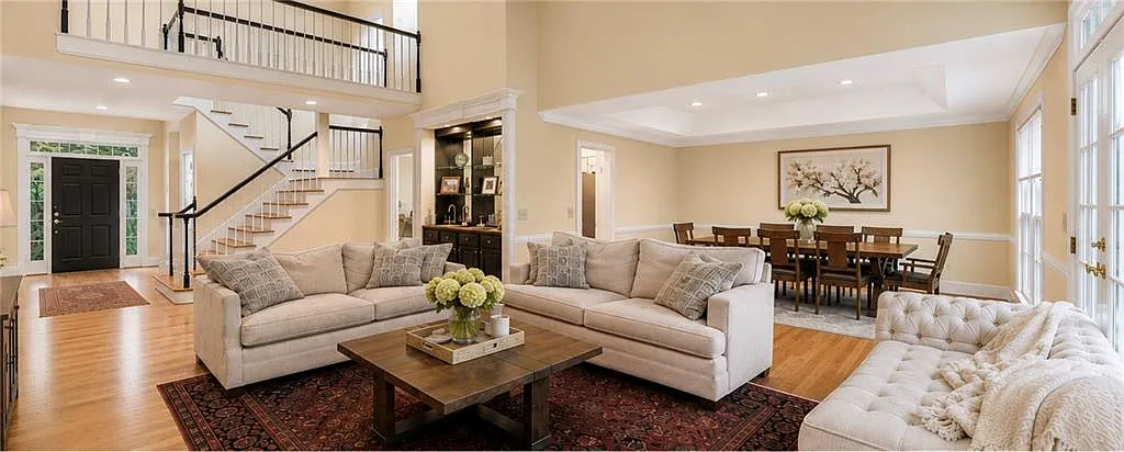 4 bed, 4.0 bath, 3319 sqft, $4,650 — Photo 2