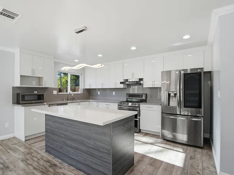 12610 Paseo Flores — Photo 10