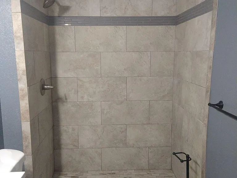 210 N Rowe St — Photo 21