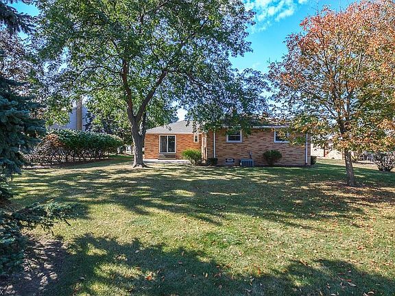4th image of 653 Jefferson Dr