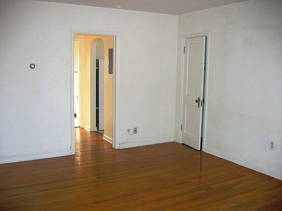 2nd image of 516 W Babcock St Unit D