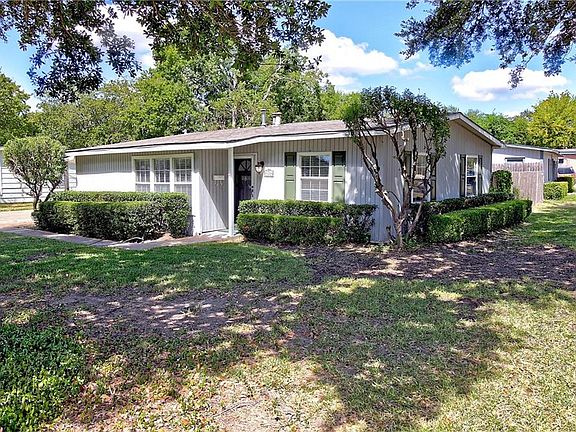 3rd image of 301 Crest Hill Dr