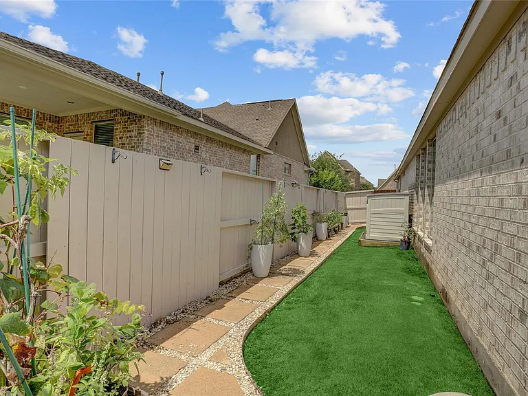 9811 Faulkner Trl — Photo 27