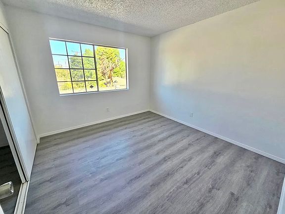 4th image of 11140 Duncan Ave #B