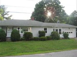 3 Center Dr, Paxton, MA 01612