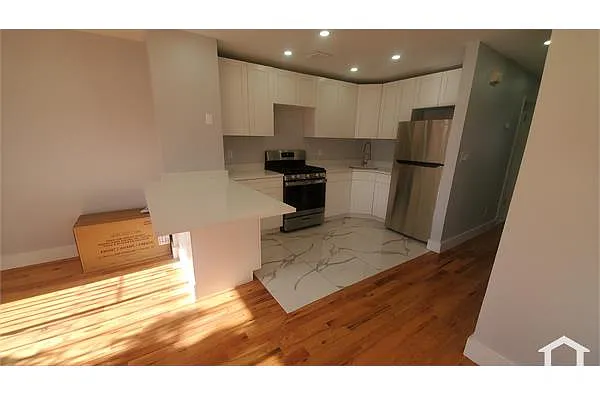 Building Photo - 2912 Martin Ct #1
