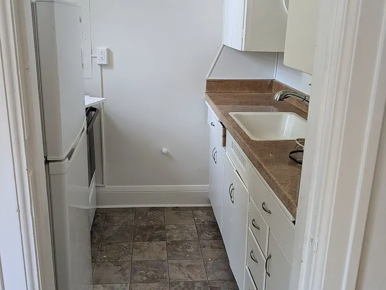 Leigland Apartments — Photo 7
