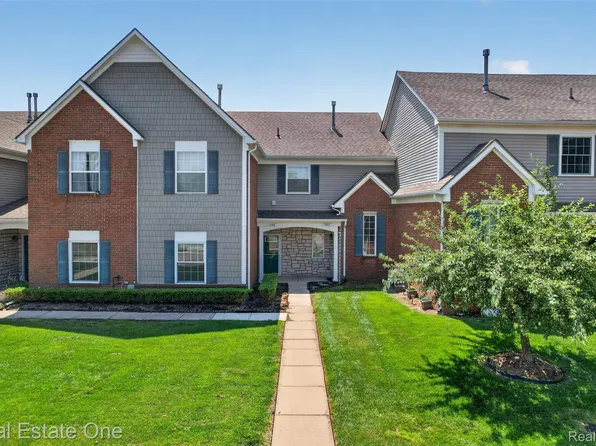 1996 Monarch Dr, Shelby Township, MI 48316