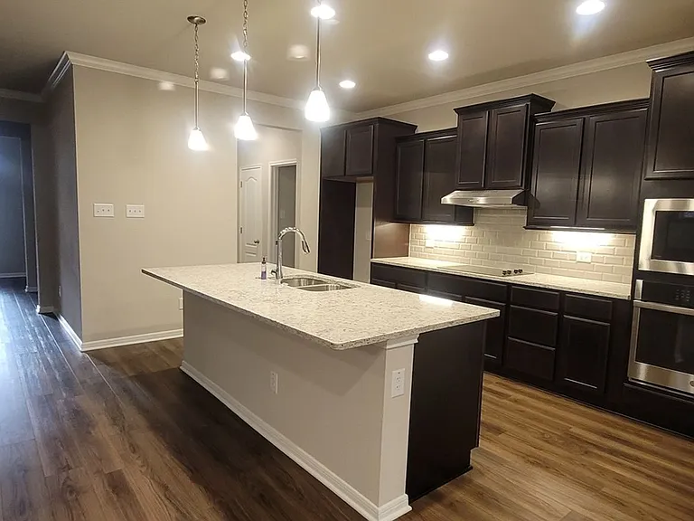 3206 Trinity Dr — Photo 3