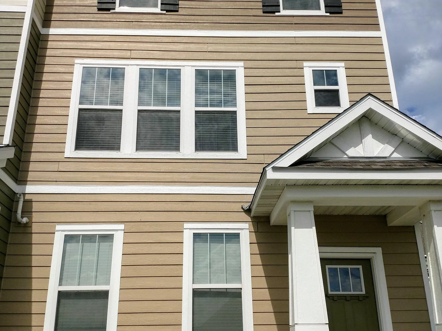3 bed, 1900 sqft, $3,100 — Photo 2