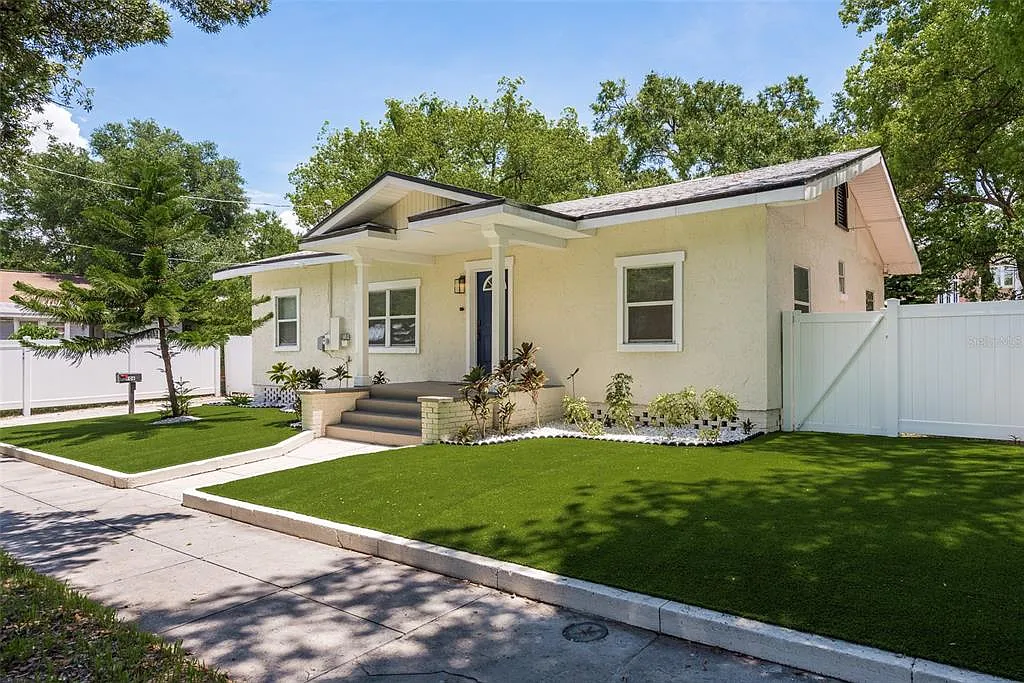 3 bed, 2.0 bath, 1328 sqft, $3,350 — Photo 2