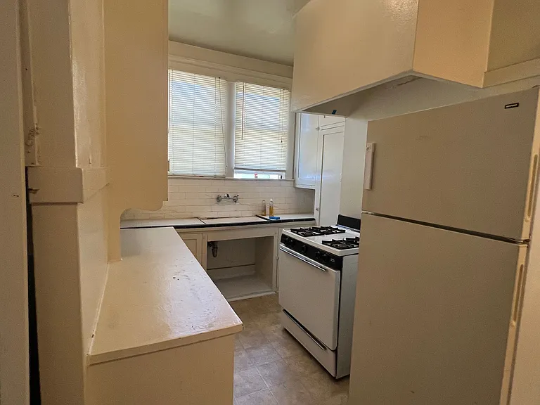 1515-1521 N Van Ness Ave #1519 — Photo 5