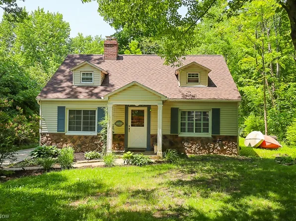 17166 Park Dr, Chagrin Falls, OH 44023