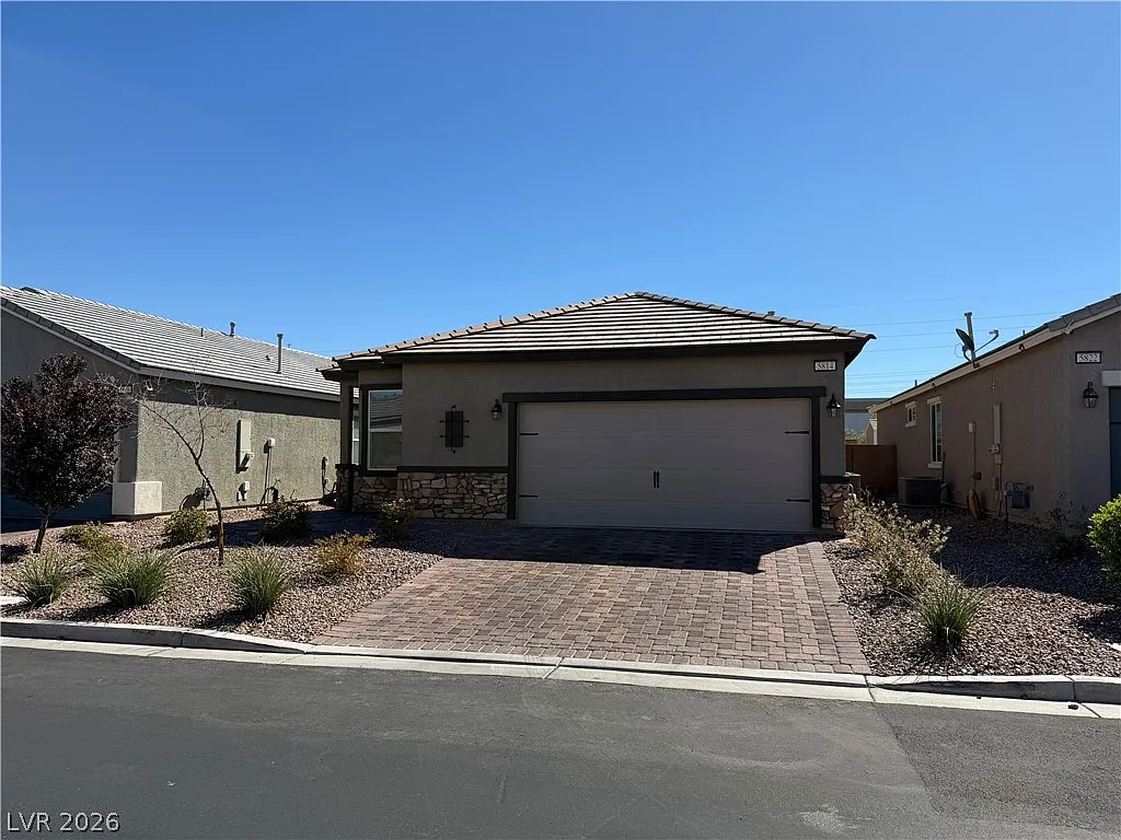3 bed, 2.0 bath, 1490 sqft, $2,250 — Photo 1