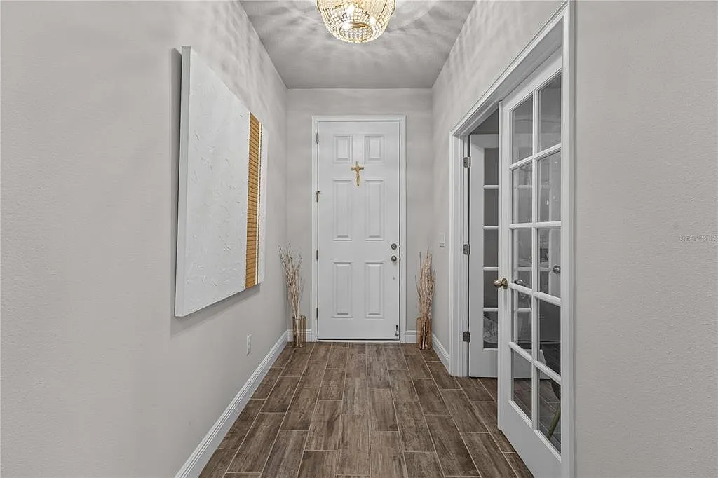 3 bed, 2.0 bath, 1950 sqft, $3,200 — Photo 2