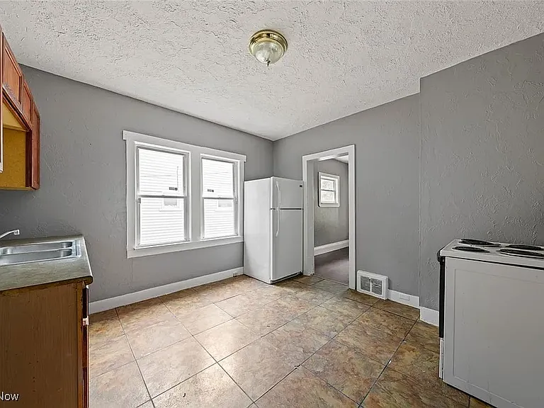 2807 E 119th St #2 — Photo 11