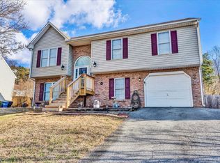 5031 Meadow Crossing Ln NE, Roanoke, VA 24019