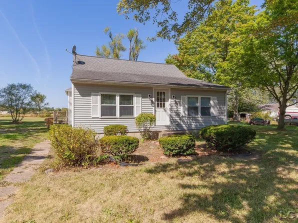 3240 Manor Dr, Palmyra, MI 49268