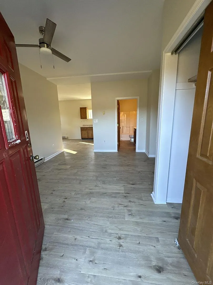 Building Photo - 400 Round Lake Rd #A
