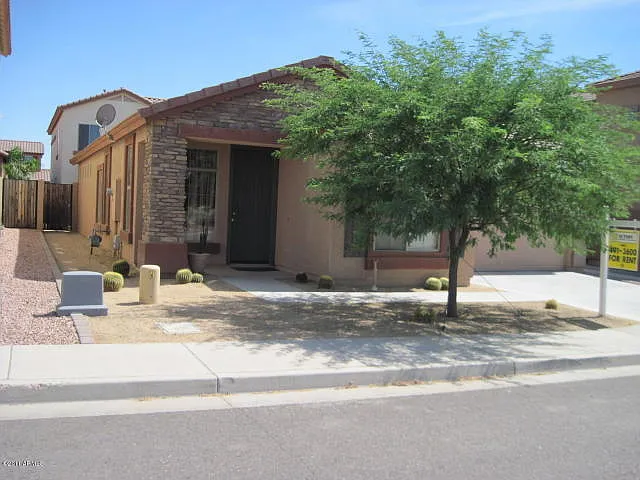3 bed, 1205 sqft, $2,150 — Photo 2