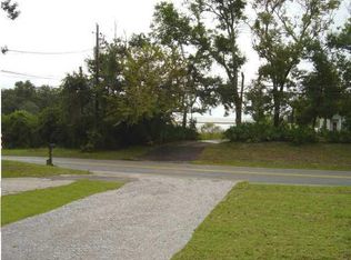 28 Meigs Dr, Shalimar, FL 32579