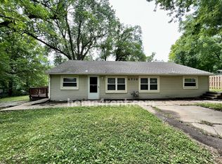 2710 S Cedar Crest Dr, Independence, MO 64057