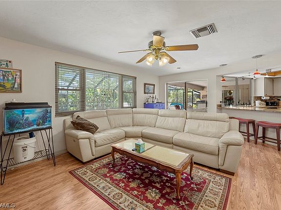 3rd image of 1335 Currier Cir
